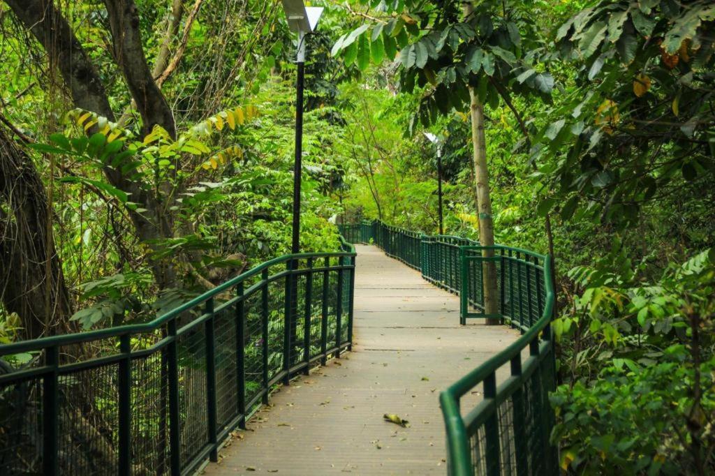 Hotel Tibera Taman Cibeunying Bandung Zewnętrze zdjęcie