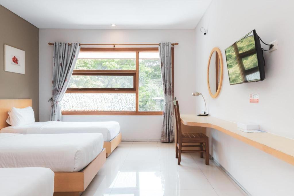 Hotel Tibera Taman Cibeunying Bandung Zewnętrze zdjęcie