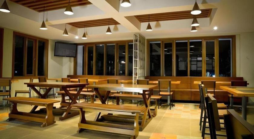 Hotel Tibera Taman Cibeunying Bandung Zewnętrze zdjęcie