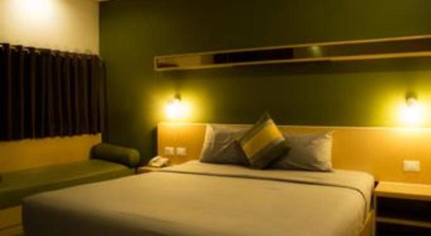 Hotel Tibera Taman Cibeunying Bandung Zewnętrze zdjęcie