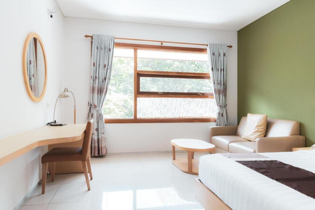 Hotel Tibera Taman Cibeunying Bandung Zewnętrze zdjęcie