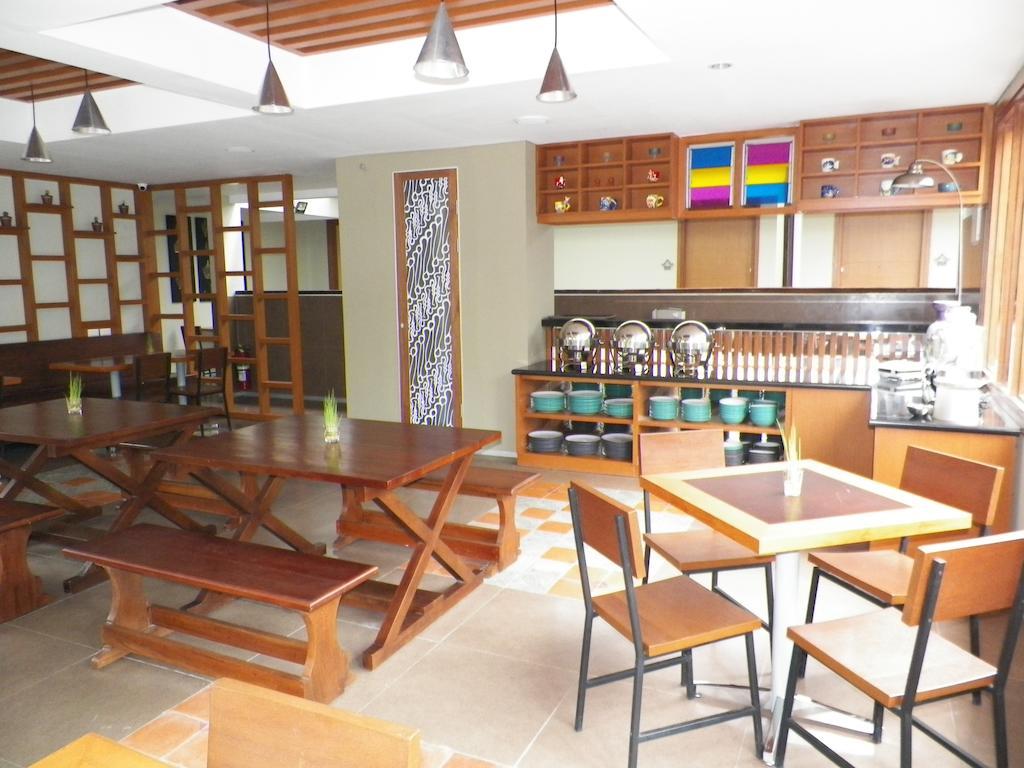 Hotel Tibera Taman Cibeunying Bandung Zewnętrze zdjęcie